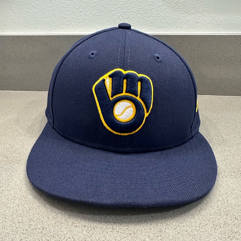 ⚾️ Milwaukee Brewers Navy Snapback Hat with Yellow Logo. Size 7.5.